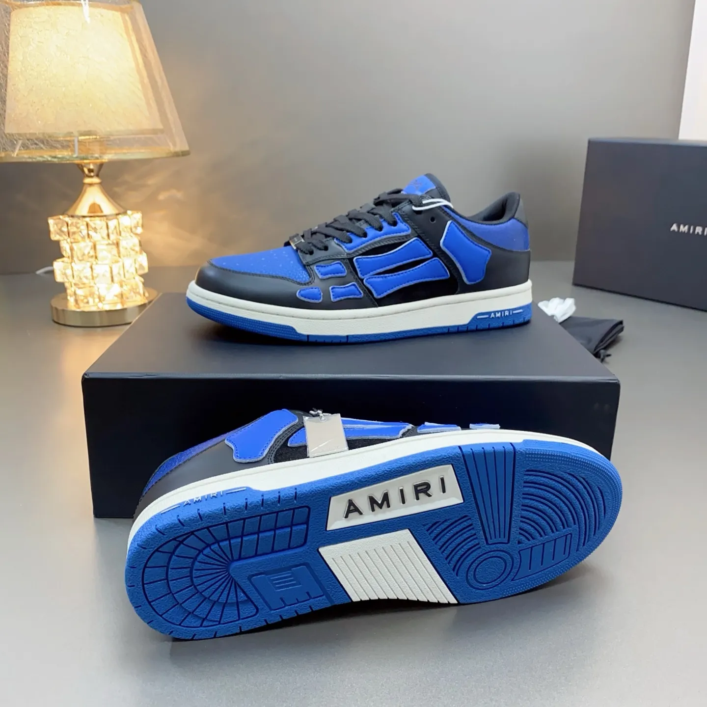 p580🐮🐮AMIRI Couple Style👑 The latest The Pacific Series Couple Style💀🦴Bone Stars Casual Sports Shoes Skateboard Shoes✔️ AMIRI's Pacific shoes are a sneaker that combines luxury and street style. Many celebrities and Internet celebrities have the same style. Its design and workmanship are very exquisite. Made of high-grade cow leather, soft to the touch and highly durable. 💎Fabrics: Original custom imported first-layer cowhide 💎Inner lining: Original customized breathable mesh 💎Foot: Original injection molded one-piece, comfortable, wear-resistant and not tiring for feet 💎Outsole: Original 1:1 molded three-color sole Original outsole 💎Sole thickness: 3CM 💎Size: Female 35-40 Male 39-46 💎Price; Top version 👑Special remarks Remark: (Female size 34 40 . Men's sizes 38 45 46 are customized and cannot be returned or exchanged. Please note when ordering! Thank you🤝🤝